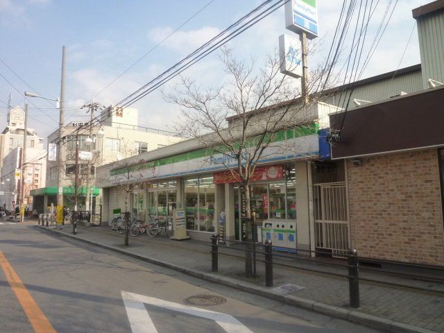 コンビニ　ファミリーマート八尾安中町店（コンビニ）まで89m
