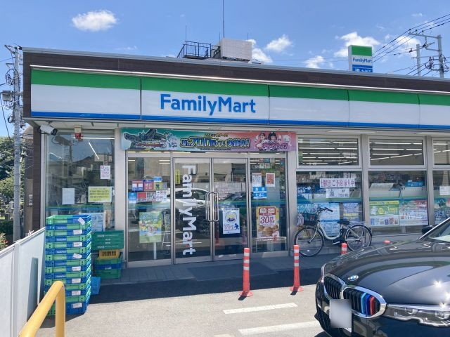 コンビニ　ファミリーマート横浜神大寺一丁目店（コンビニ）まで500m