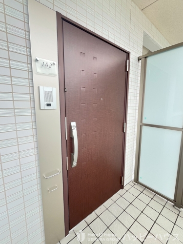 玄関　※同タイプ別部屋のため、参考画像です。
