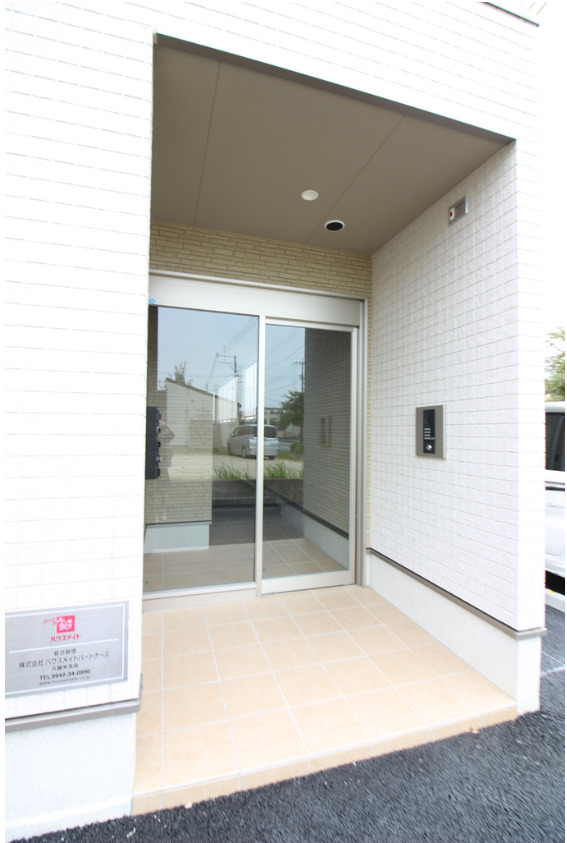 エントランス　落ち着いたエントランスです