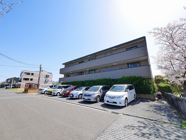 駐車場　車をお持ちの方に嬉しい駐車場付きの物件です
