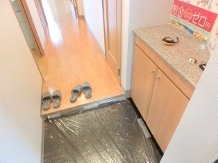 玄関　同タイプの内観です。