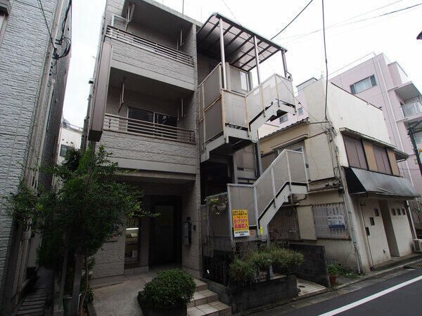 クレストコートの外観写真