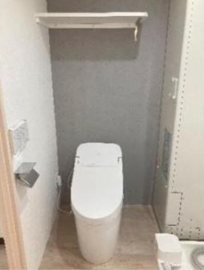 トイレ　落ち着いた色調のトイレです