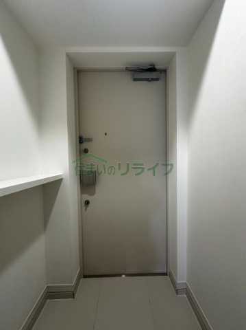 玄関　別階層の写真になります。