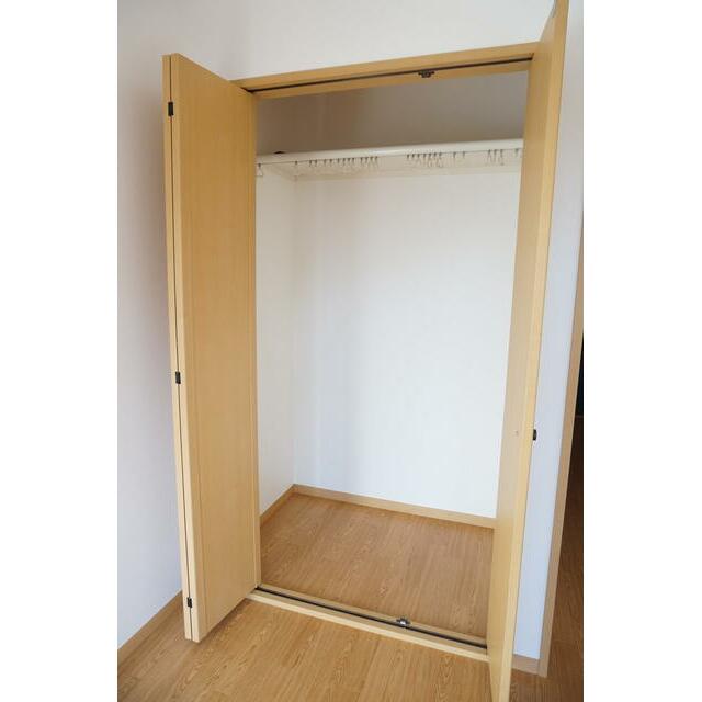 収納　クローゼットなので、丈のあるコートもかけられますよ☆