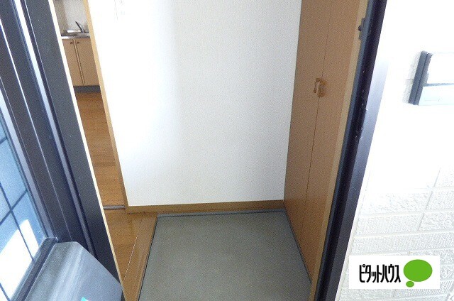 玄関　他のお部屋のお写真です