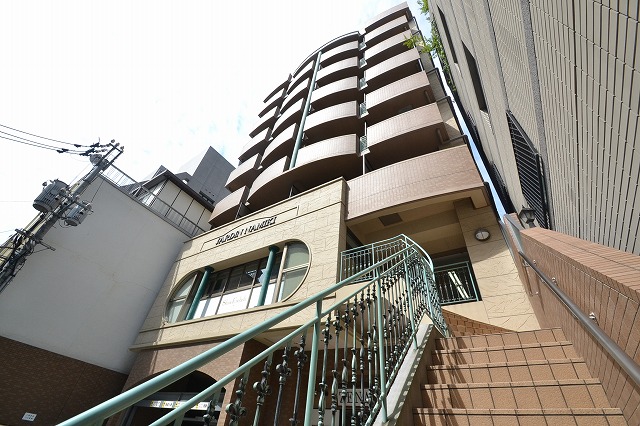 建物外観　分譲を思わせる高質な外観