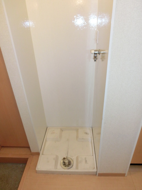 その他　クレスト西戸部　洗濯機置場