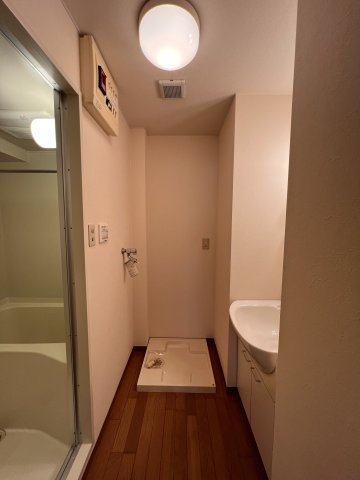 洗面設備　※別号室の室内写真です。