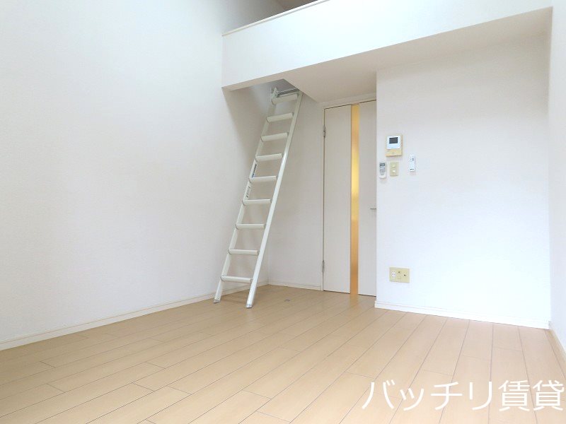 居室・リビング　同型タイプの為、現状を優先致します。