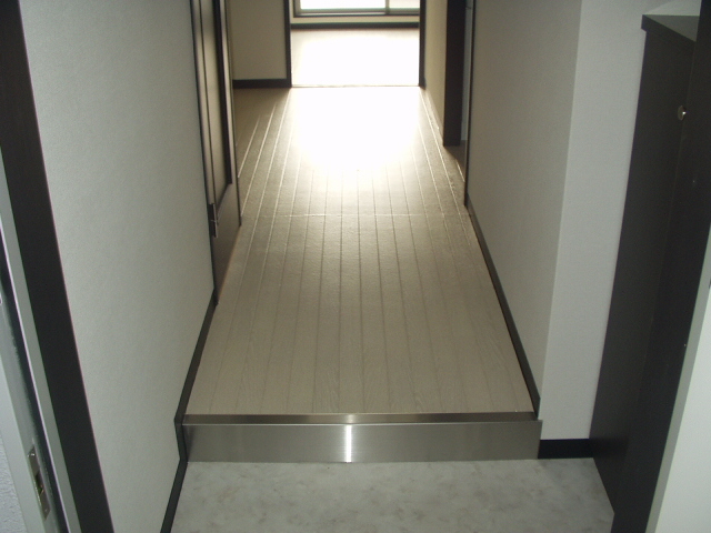地下鉄谷町線 喜連瓜破駅 徒歩7分 8階建 築20年の玄関写真