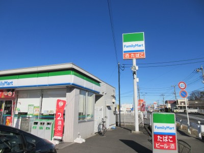 コンビニ　ファミリーマート（コンビニ）まで332m