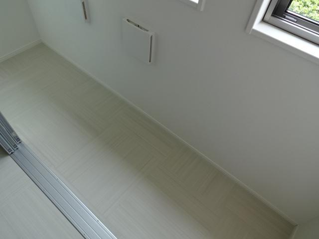 バルコニー　南向きのインナーテラスです。室内物干しが出来ます。