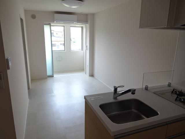 居室・リビング　南向きで明るい約10帖のリビングです。日当たり良好。