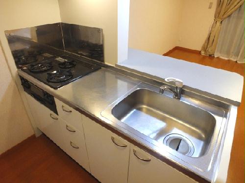 キッチン　３口ガスコンロ・カウンターキッチン