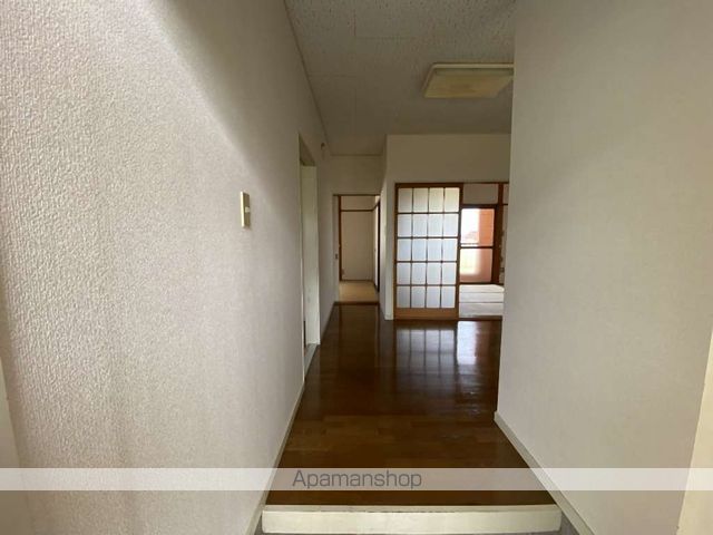 コーポロイヤルの玄関写真