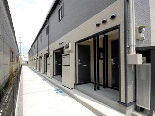 玄関　備品や設備仕様は号室等により異なります現地をご確認下さい。