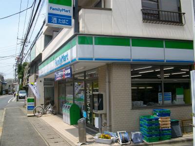 コンビニ　ファミリーマート 日医大武蔵小杉病院店（コンビニ）まで720m