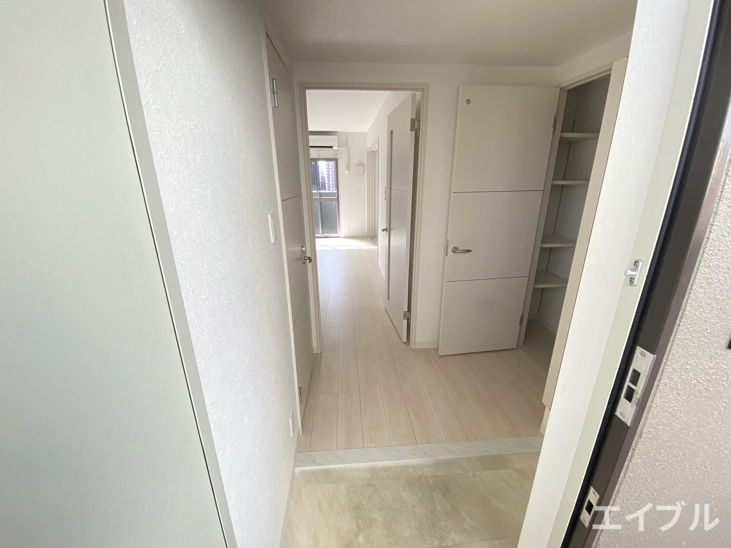 玄関　同タイプのお部屋の写真です。