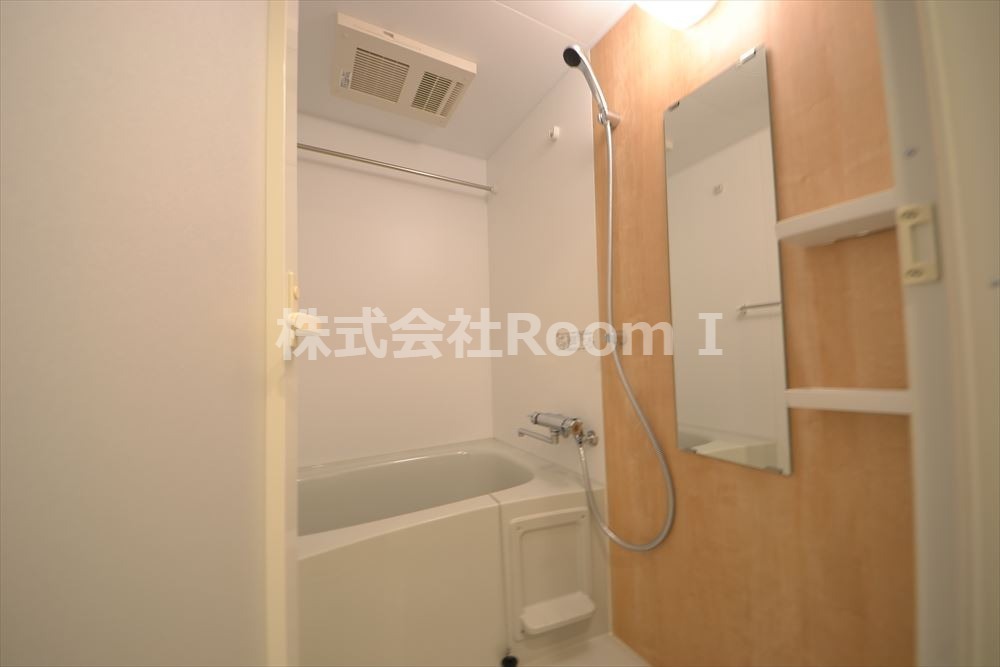 バス・シャワールーム　落ち着いた空間のお風呂です