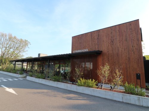 飲食店　スターバックスコーヒー 奈良鴻ノ池運動公園店（飲食店）まで1034m