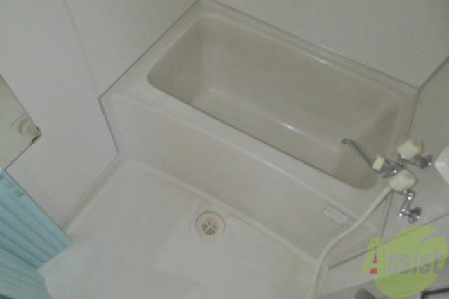 バス・シャワールーム　お風呂もキレイになっており浴室、洗い場も広々。