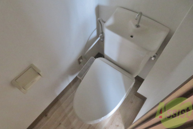 トイレ　トイレは温水洗浄付き。これは個人的に外せません。