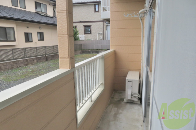 バルコニー　バルコニーも広々で洗濯物も干しやすい。