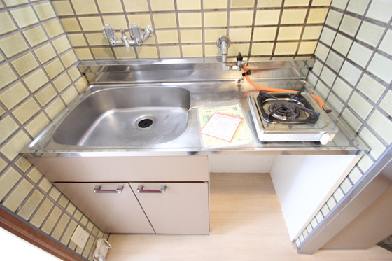 キッチン　※別の号室のお部屋になっております。