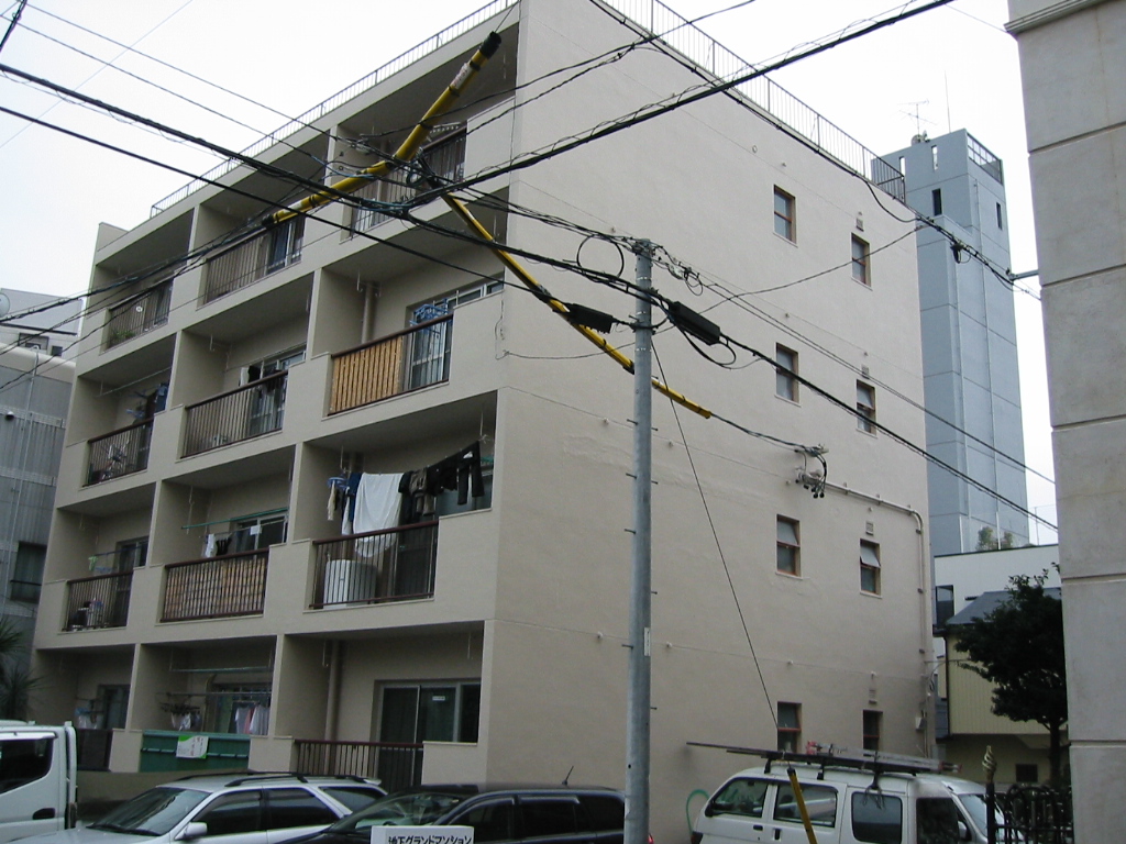 名古屋市千種区池下町のマンションの建物外観