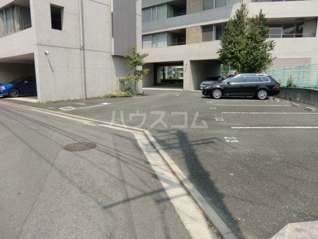 【豊橋市花田町のマンションの駐車場】