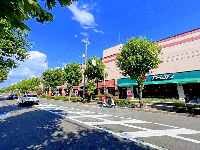 【吹田市山田市場のマンションのスーパー】