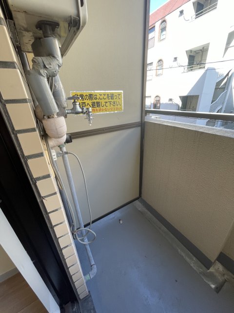 バルコニー　同物件別号室