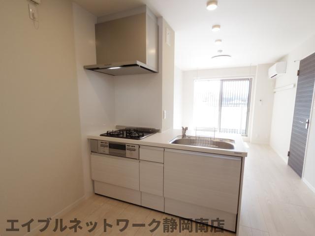 キッチン　コンパクトなキッチンで掃除もラクラク