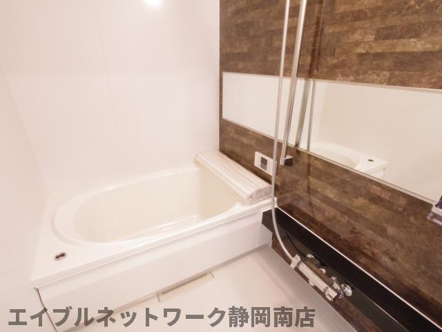 バス・シャワールーム　ゆったり過ごせるお風呂です