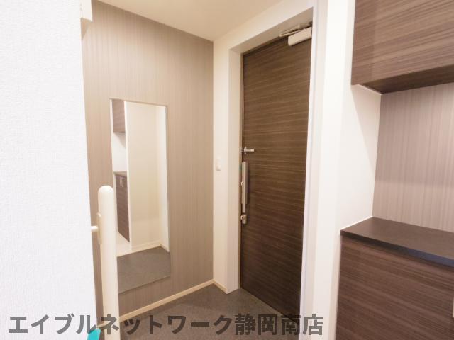 玄関　収納もある玄関です