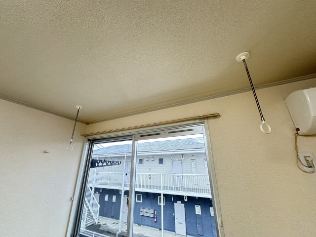 バルコニー　室内物干