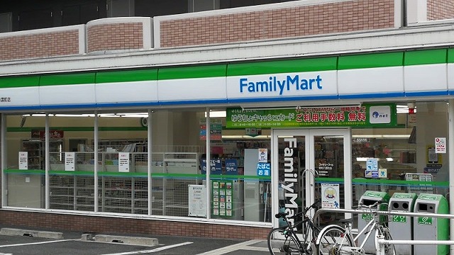 コンビニ　ファミリーマート昭和八雲町店（コンビニ）まで25m