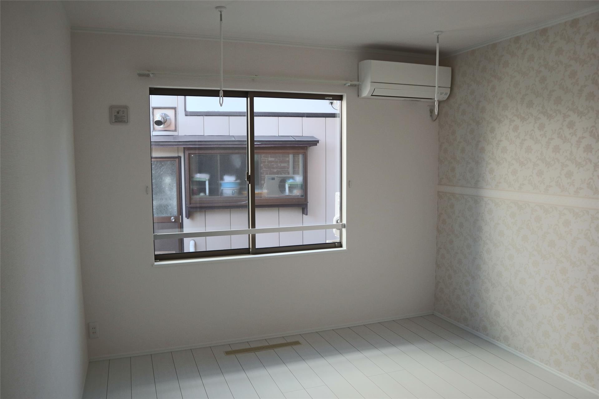 居室・リビング　8.2畳の洋室