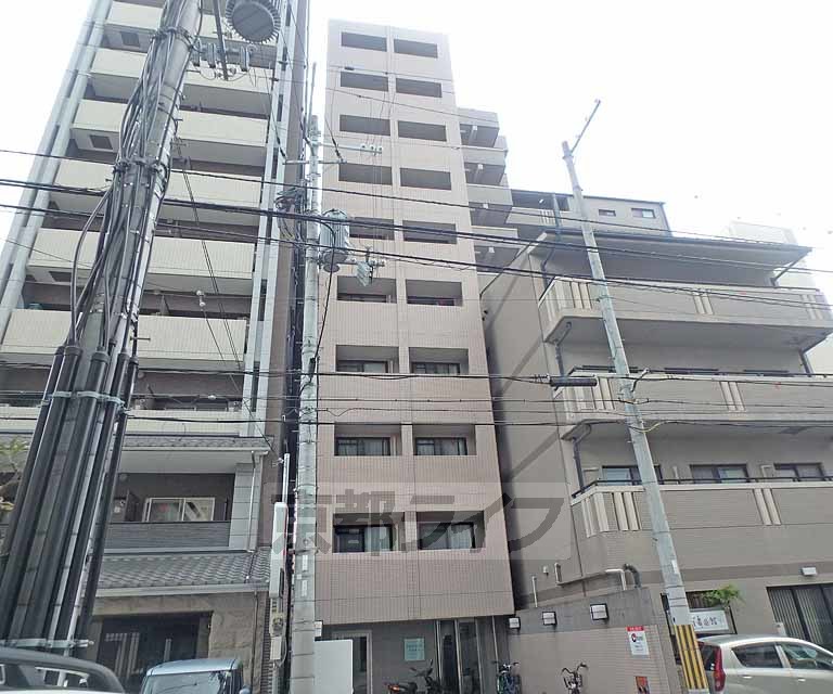 京都市下京区石井筒町のマンションの建物外観