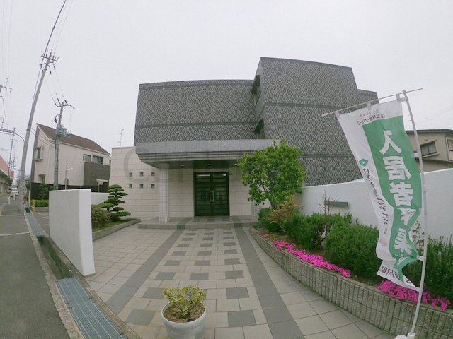 池田市荘園のマンションの建物外観