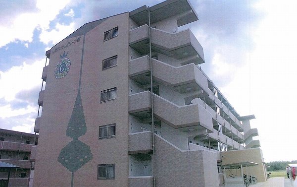 【三養基郡みやき町大字市武のマンションの建物外観】