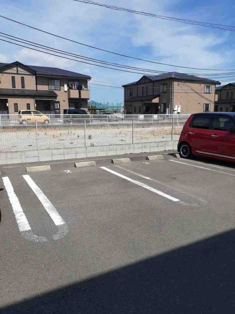 【御坊市湯川町小松原のアパートの駐車場】