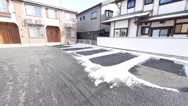 【矢板市末広町のアパートの駐車場】