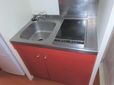 キッチン　2口の電気コンロまたはIHコンロとなります