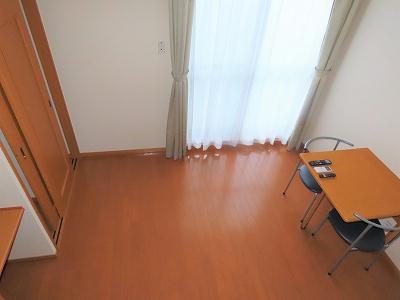 居室・リビング　ベッド上からのアングルです