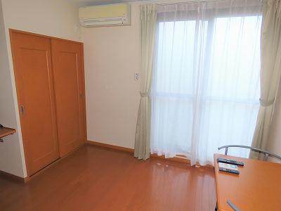 居室・リビング　家具家電が備え付けのお部屋です