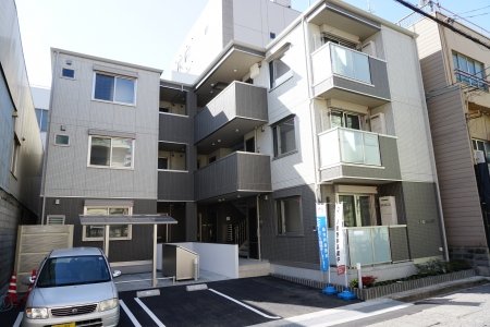 【福山市船町のアパートの建物外観】