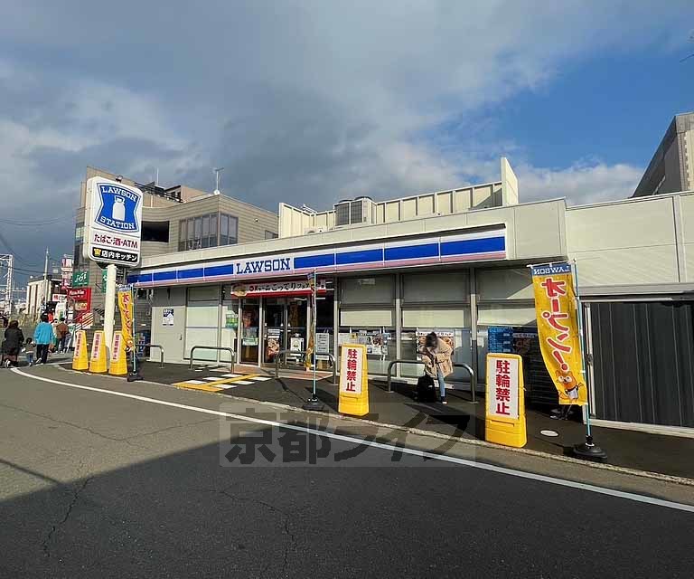 【長岡京市開田のアパートのコンビニ】